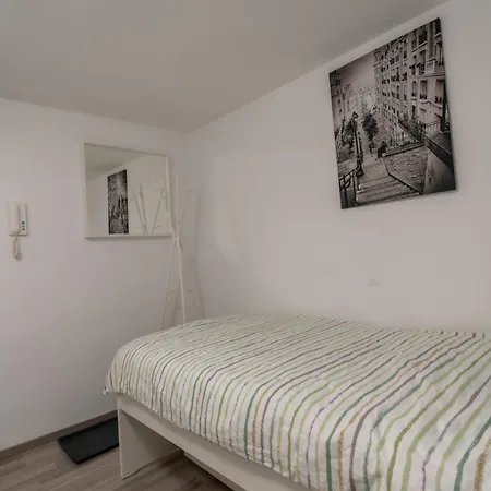 Nette Altbauwohnung In Biebrich Apartment