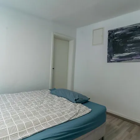 Nette Altbauwohnung In Biebrich Apartment Wiesbaden